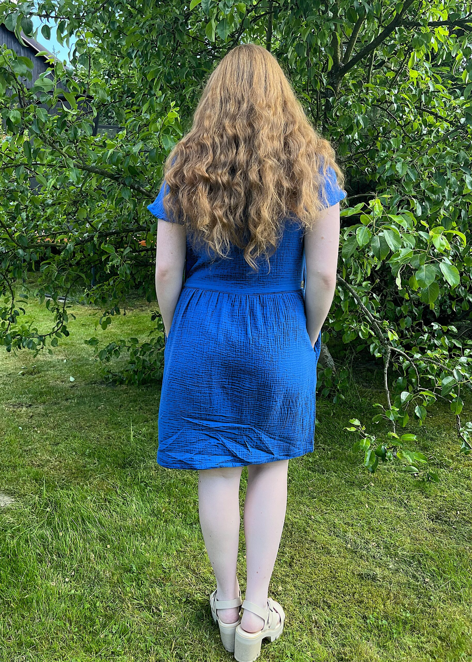 Mušelínové šaty KRÁLOVSKÁ MODŘ - Obrázek 4